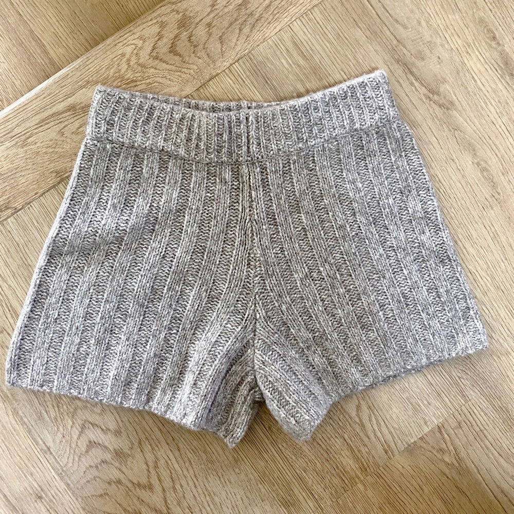 Zara NWT taupe merino wool shorts! So soft medium